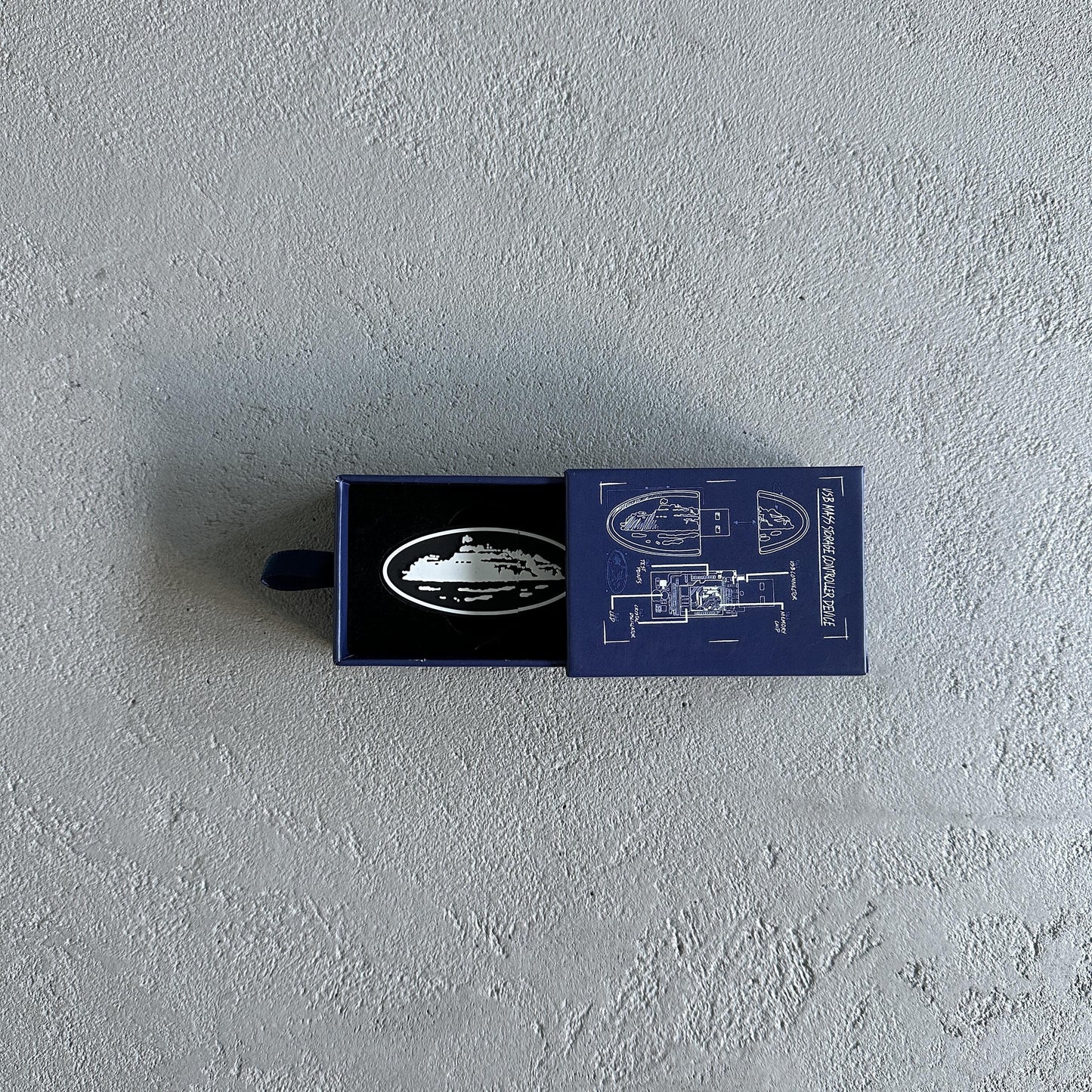 Corteiz USB 32GB